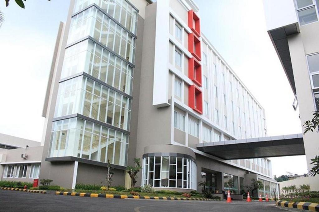 Horison Hotel Sukabumi Eksteriør billede