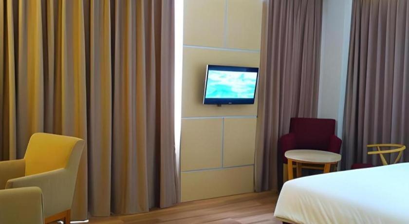 Horison Hotel Sukabumi Eksteriør billede